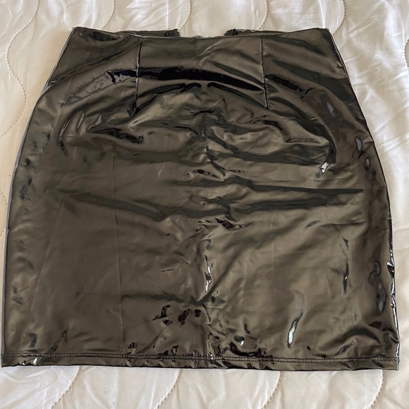 Latex Mini Skirt - Picture 1 of 3